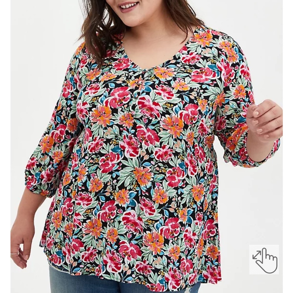 Torrid NWT Black Floral  Crinkle Gauze. Hi-Low Tunic Size 2 2X 18-20